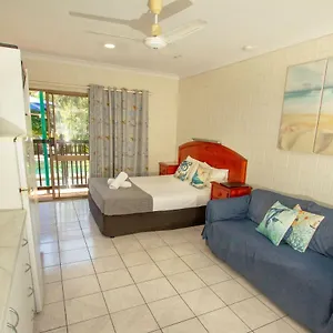 Tropical Palms & 4wd Hire Picnic Bay